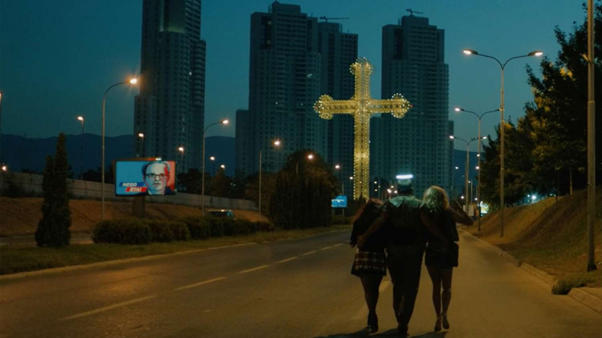 Fotograma de la película "Heavens Above" de  Srđan Dragojević.