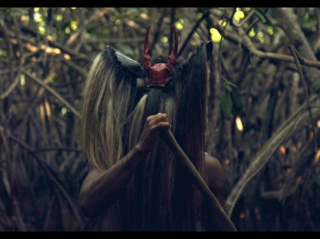 Fotograma de la película "Nos hicieron noche" de Antonio Hernández. 