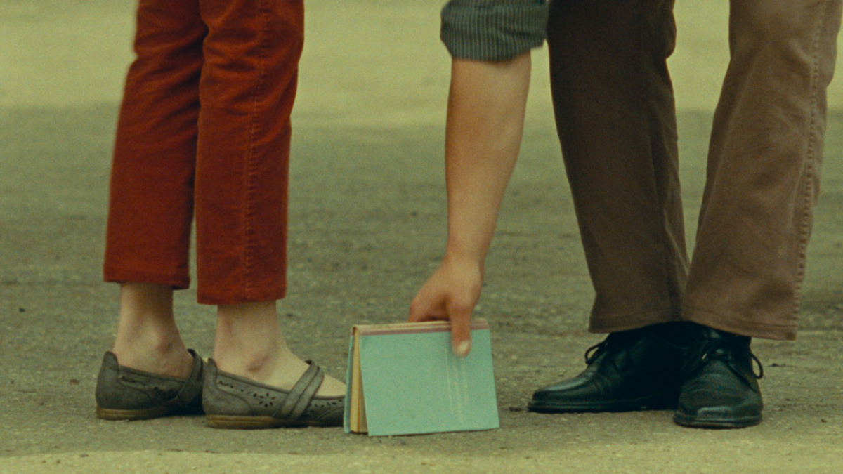 Fotograma de la película «¿Qué es lo que vemos cuando miramos al sol?» de Alexandre Koberidze.