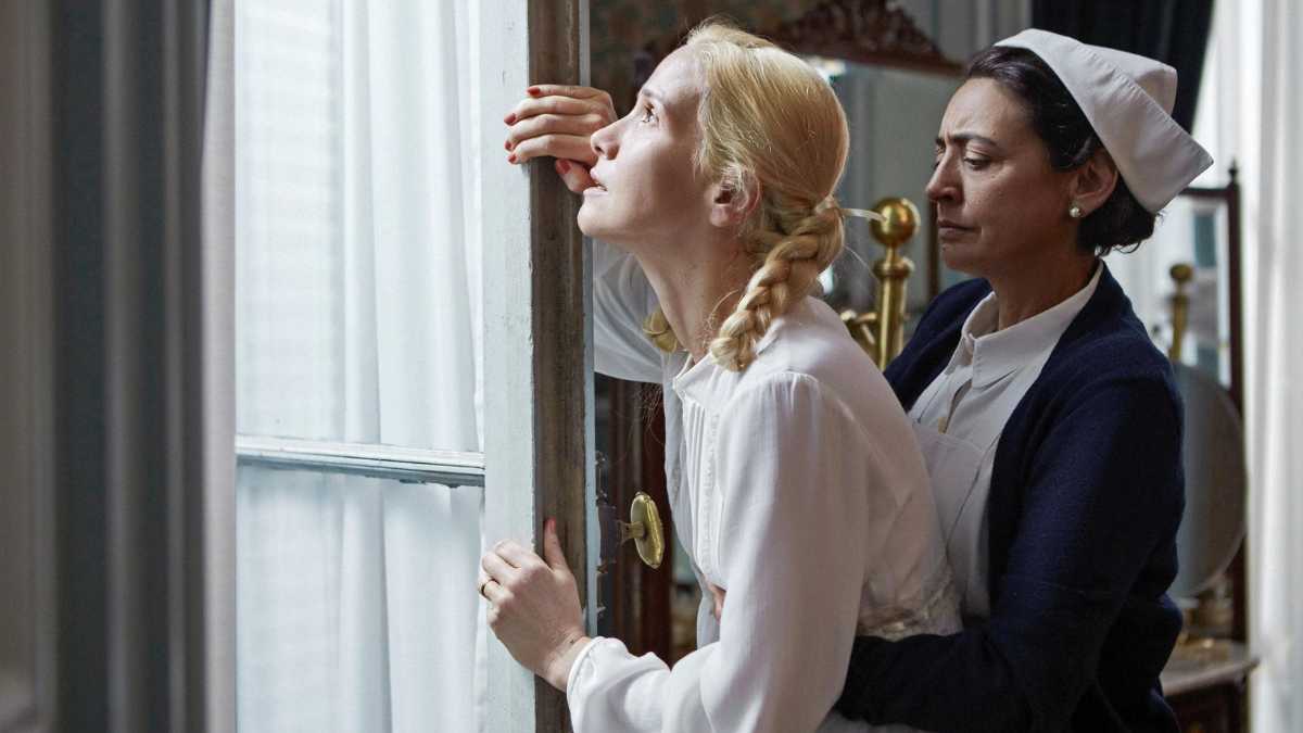 Fotograma de la serie "Santa Evita" disponible en Star Plus.